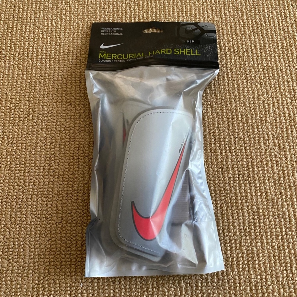 Nike Mercurial Hard Shell Guards, Size Small New